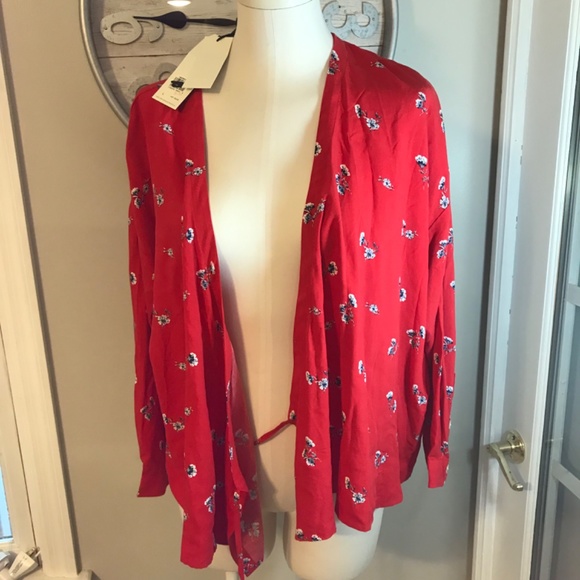 NWT Levi’s red floral viscose wrap top - Picture 5 of 16